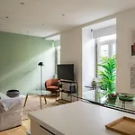 Apartament Whome Chic 2-bed Near Santos & Alcantara Perfect For Families & Couples *