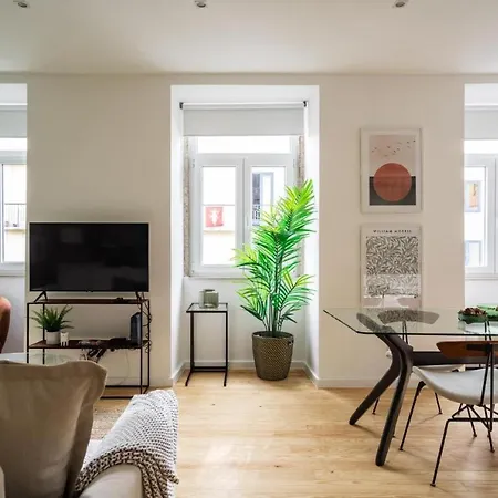 Whome Chic 2-bed Near Santos & Alcantara Perfect For Families & Couples Appartement