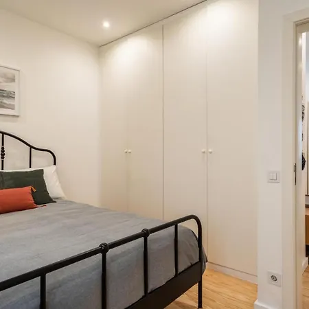 Apartament Whome Chic 2-bed Near Santos & Alcantara Perfect For Families & Couples *