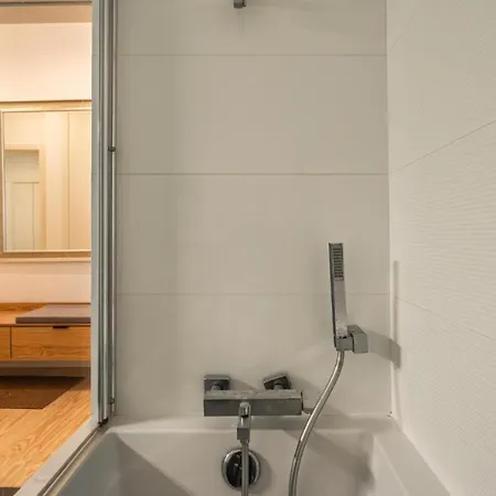 Whome Chic 2-bed Near Santos & Alcantara Perfect For Families & Couples * Lizbona