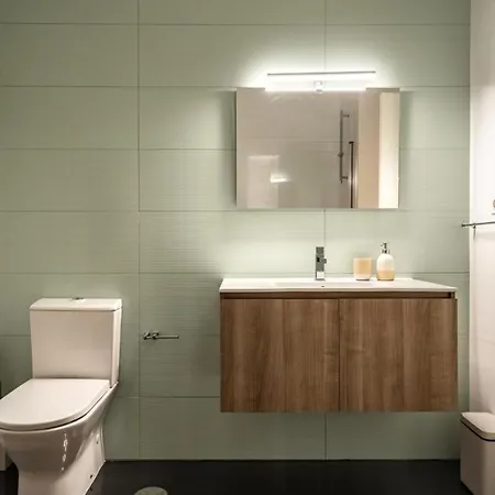 Whome Chic 2-bed Near Santos & Alcantara Perfect For Families & Couples 리스본