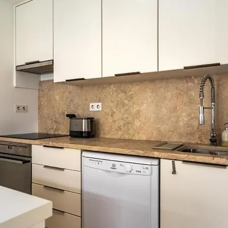 Whome Chic 2-bed Near Santos & Alcantara Perfect For Families & Couples 아파트